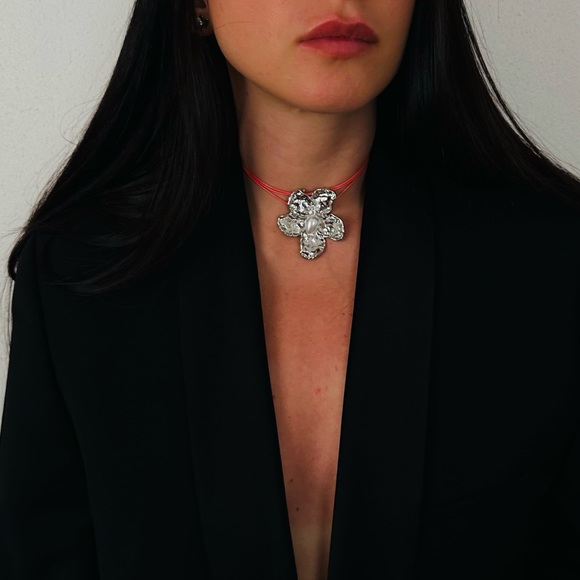 New Silver Metal Flower Necklace Choker Pearl - Picture 2 of 7